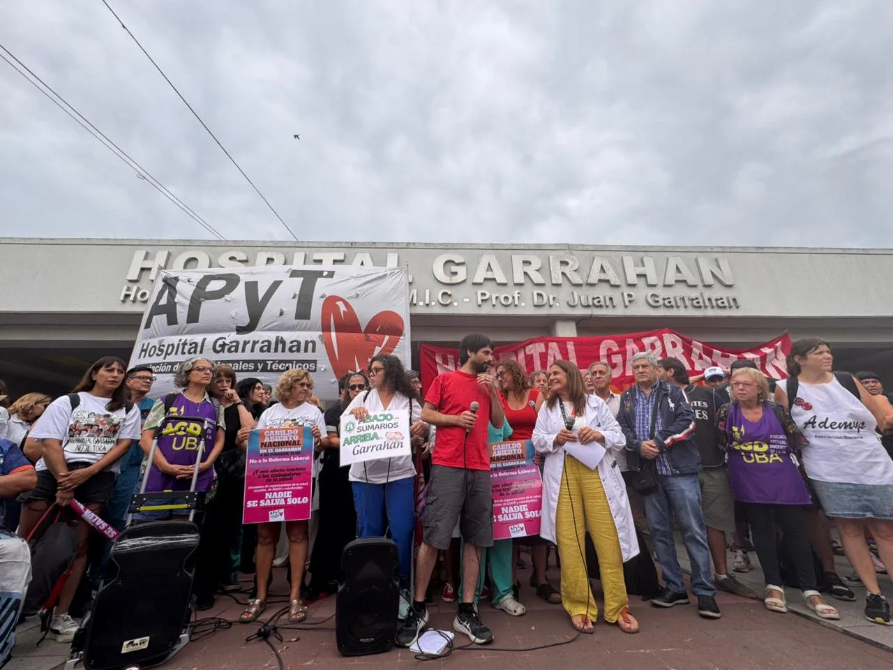 Repudio a los despidos y cesantías en el Hospital Garrahan