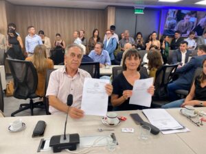 Del Plá y Pitrola vuelven a la carga con un pedido de juicio político a Javier Milei