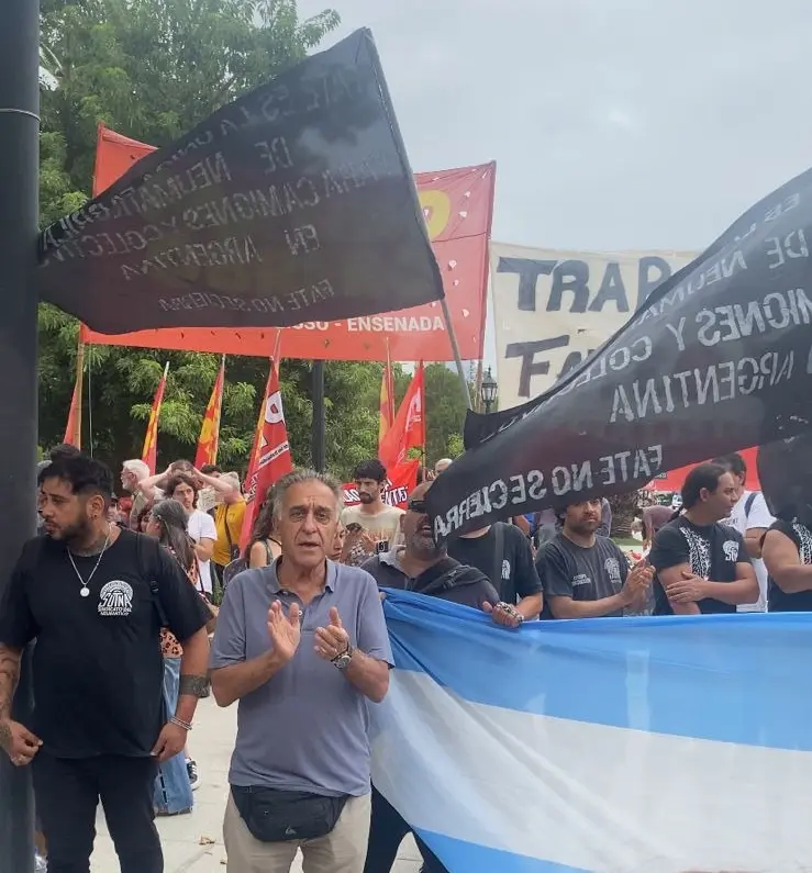 Néstor Pitrola desde La Plata: «Los trabajadores de FATE reclaman al gobernador Kicillof por la continuidad productiva incondicional de la fábrica»