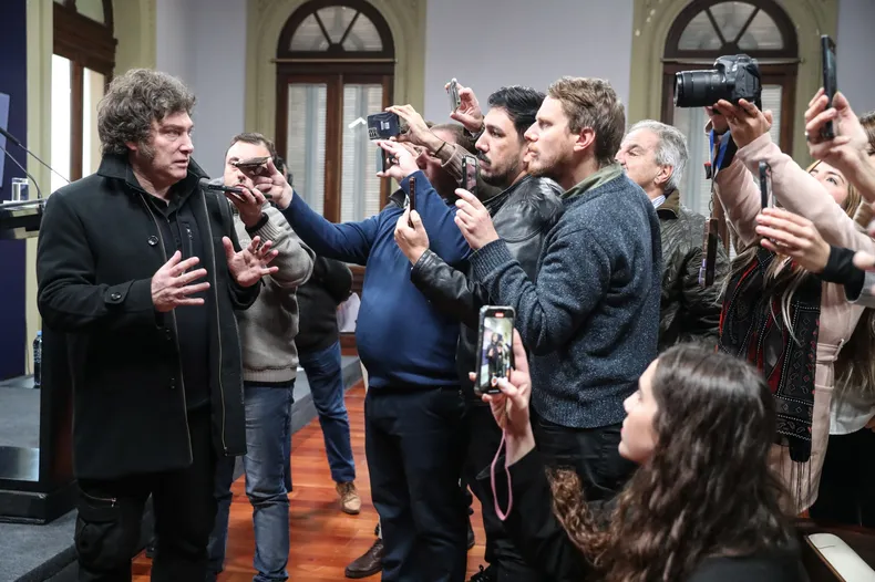 Repudio a la decisión del PEN de prohibir el ingreso a los periodistas acreditados a la Casa Rosada.