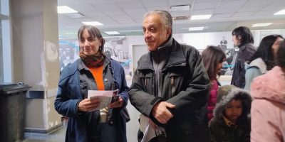 Néstor Pitrola y Romina Del Plá en el Hospital Posadas 9