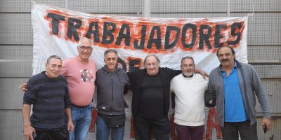 Néstor Pitrola en la fábrica de Morvillo ocupada por los trabajadores