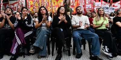 La actual diputada nacional y candidata a legisladora por el Frente de Izquierda Vanina Biasi cerró la campaña en el Obelisco con un acto junto a Luca Bonfante, Tati Fernández Martí, Cele Fierro, Mercedes Trimarchi y Alejandro Lipcovich con quienes comparte lista y el actual legislador Gabriel Solano. Luego culminaron con una recorrida por calle Corrientes junto a la militancia y vecinos que se acercaron.