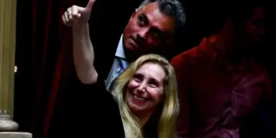 sebastian-pareja-y-karina-milei-571x321