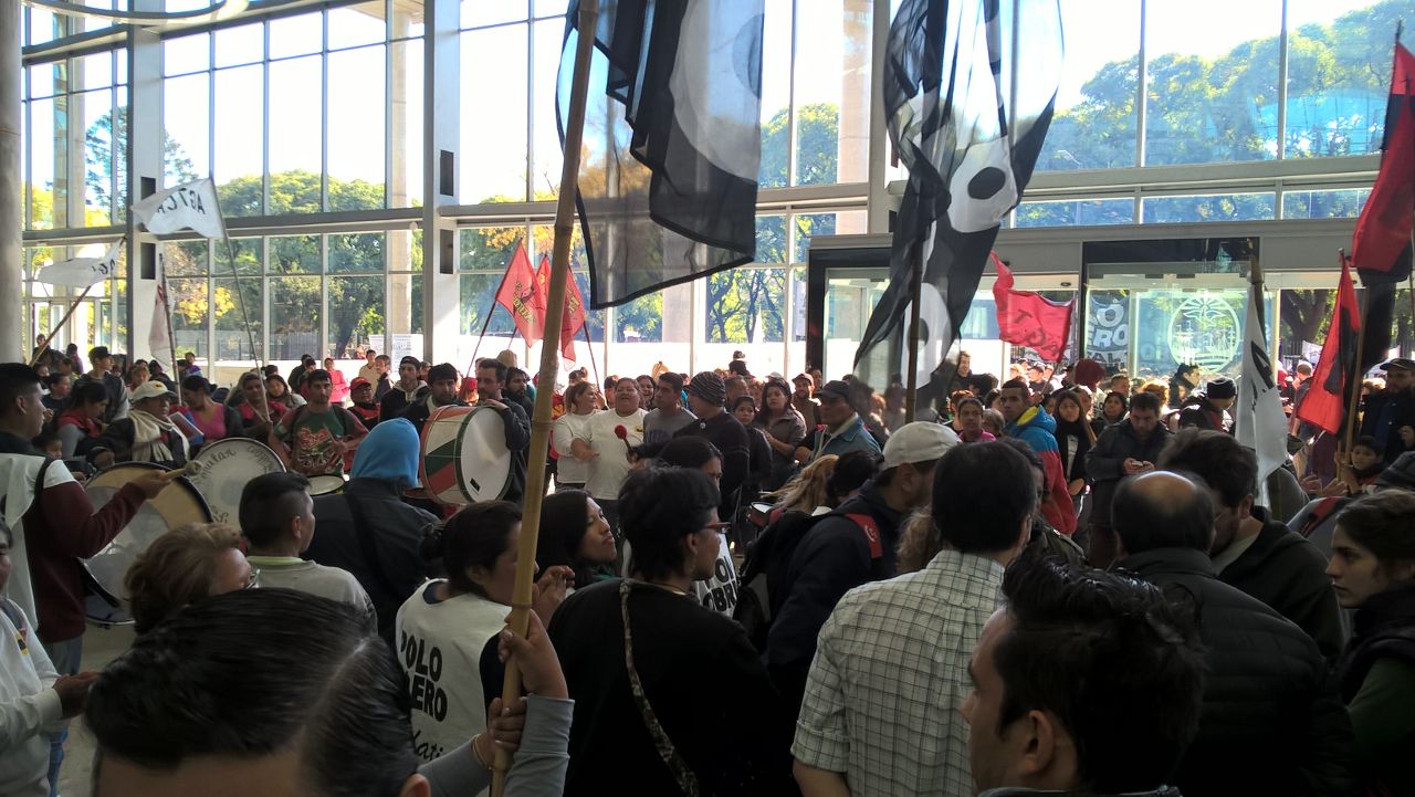 Urgente: Trabajadores precarizados ocupan nueva Jefatura de Gabinete