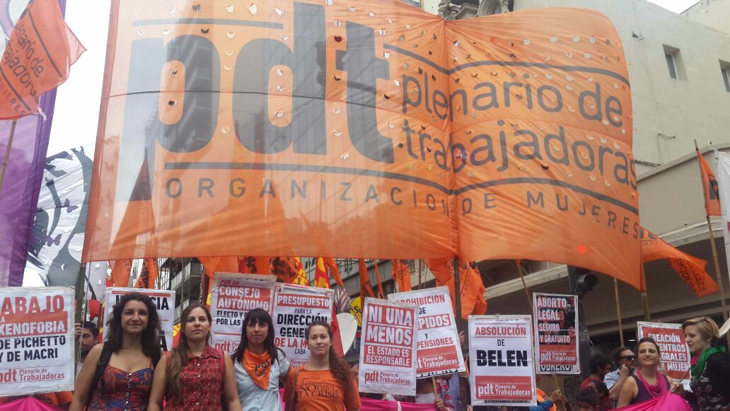 Corte en Callao y Corrientes inauguró la jornada de lucha en el día internacional contra la violencia hacia la mujer