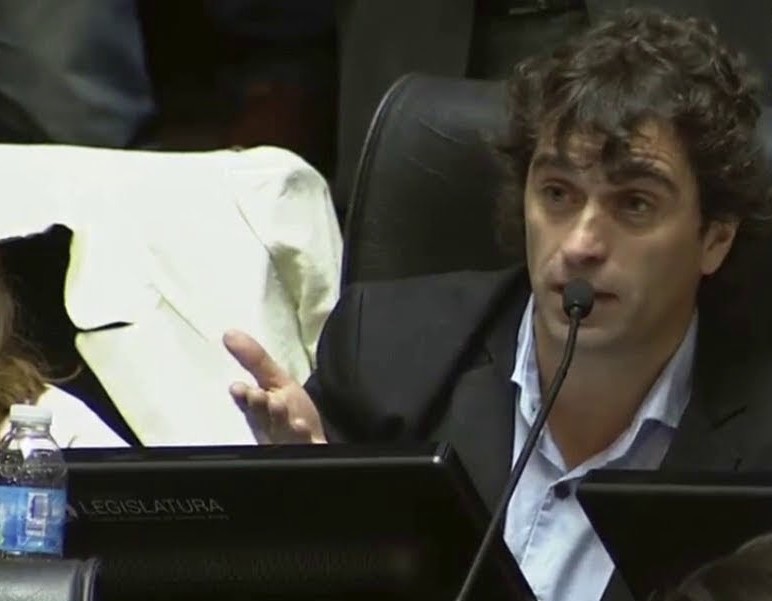 Gabriel Solano: “Con la excusa de la inflación, el gobierno va por la reducción de los salarios”
