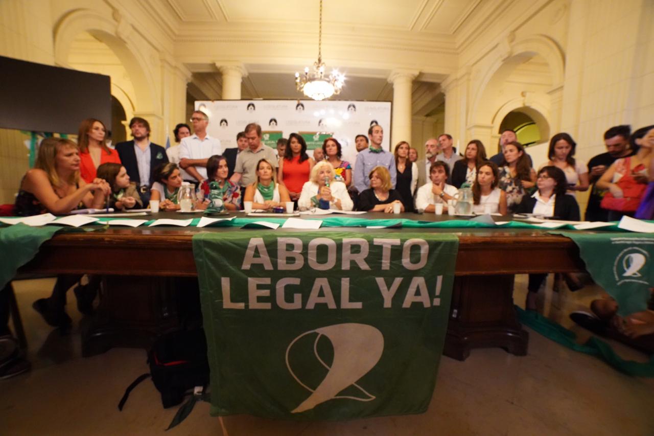 Solano participó de conferencia de prensa de la Campaña Nacional por el Derecho al Aborto