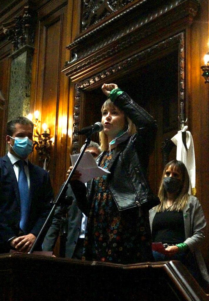 [LegisCaba] Amanda Martín asumió su banca de legisladora y juró por los docentes y auxiliares fallecidos por covid-19