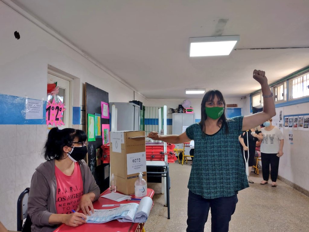 Votó Romina Del Plá en Lomas del Mirador